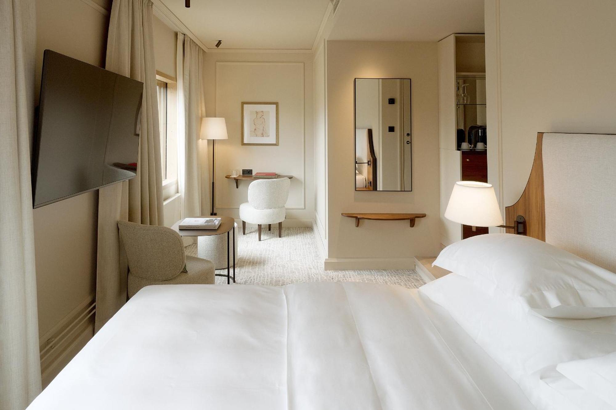 Dahlia Hotel 4*